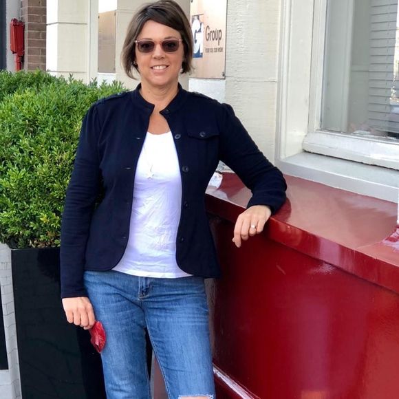 Meet your Posher, Lenette - Picture 1 of 1